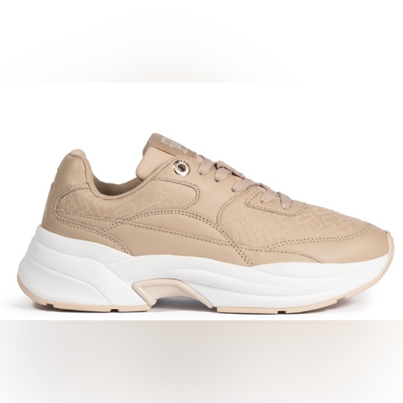 Sneakers for women: cheap, comfy& stylish! - Picture 2 of 3